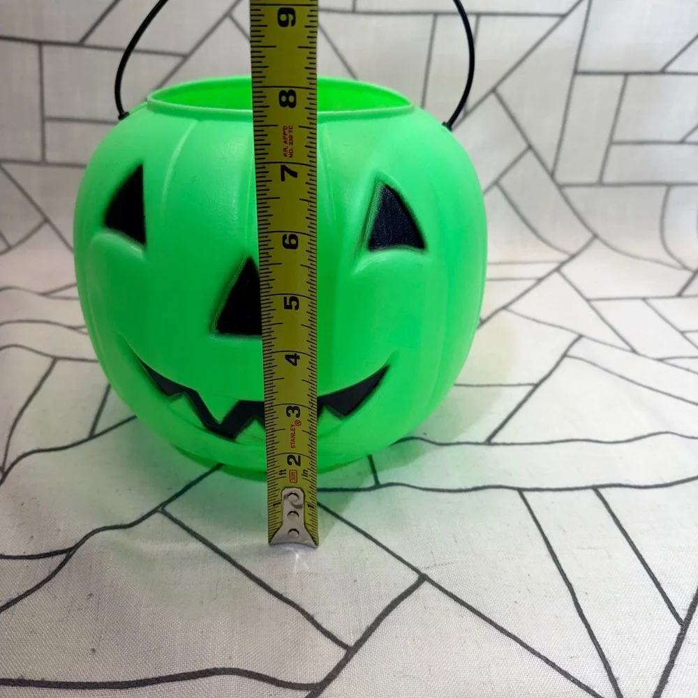 General Foam Jack-O-Lantern Bucket 7